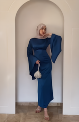 فستان ساتان بأكمام واسعة